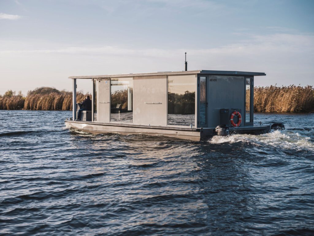 Comfortabel recreëren op het water met een houseboat.