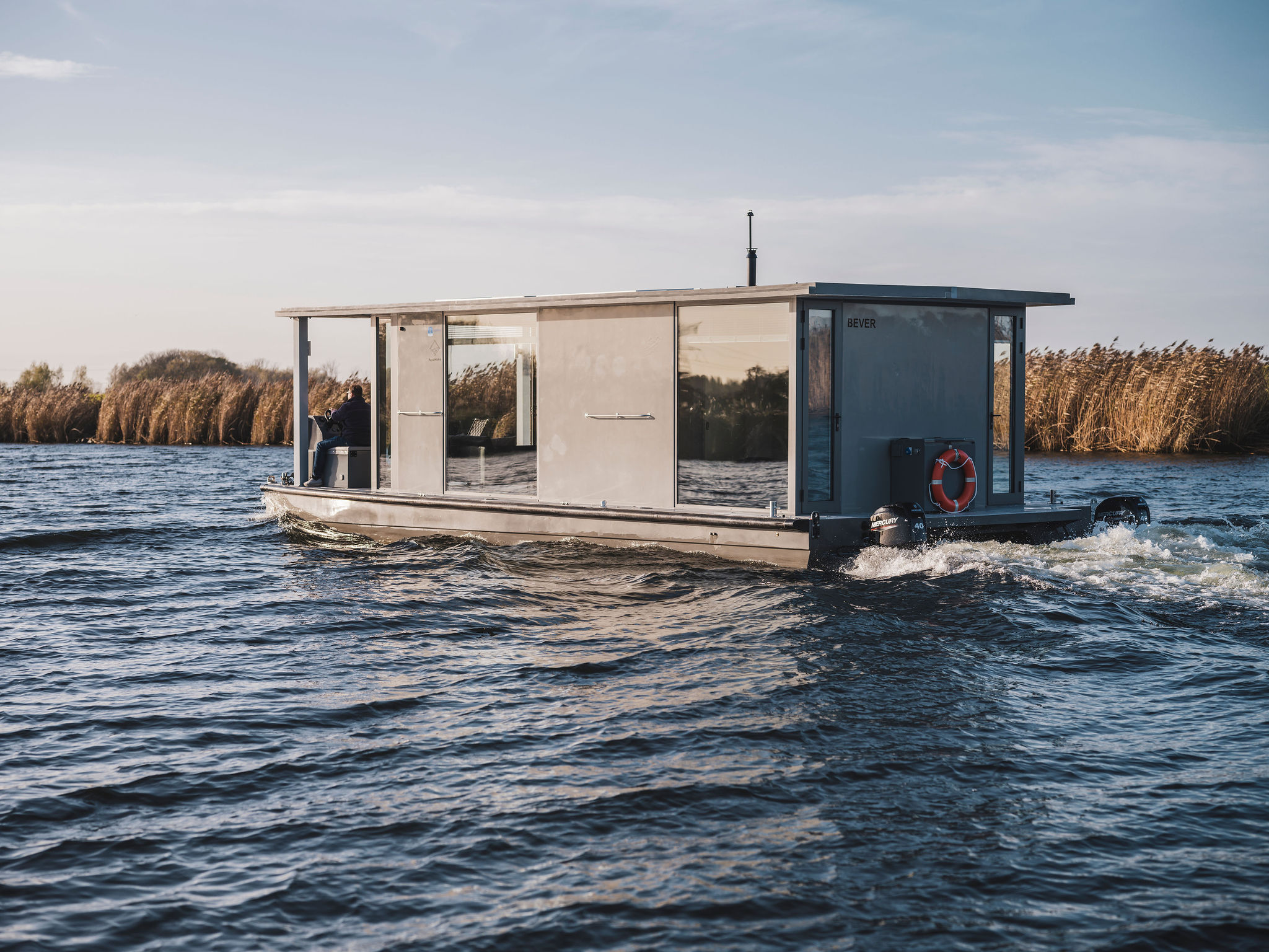 Comfortabel recreëren op het water met een houseboat.
