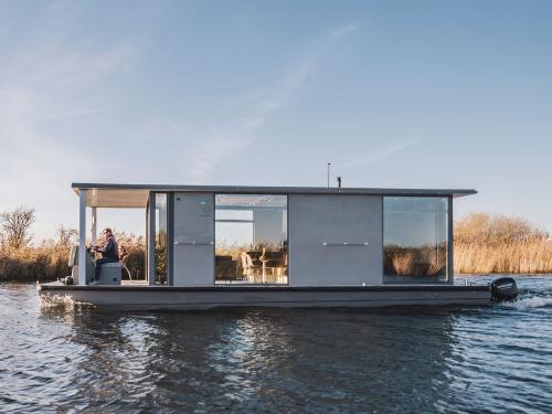 Aquahome Comfort houseboat